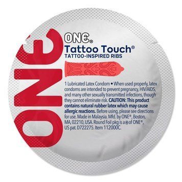 Презерватив ONE Tattoo Touch Red, 1 шт, красный, с рельефом в виде татуировки SX0756 фото